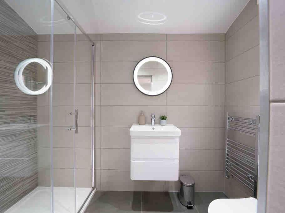 Modern 2 Bed Flat Near Wembley Stadium Apartment *