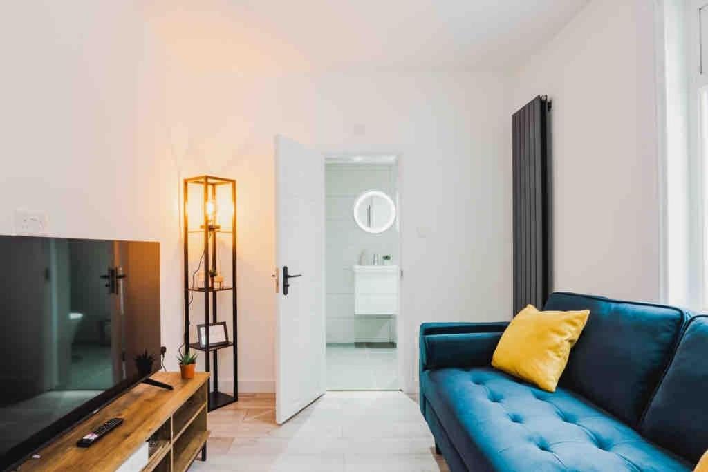 Modern 2 Bed Flat Near Wembley Stadium Apartment *