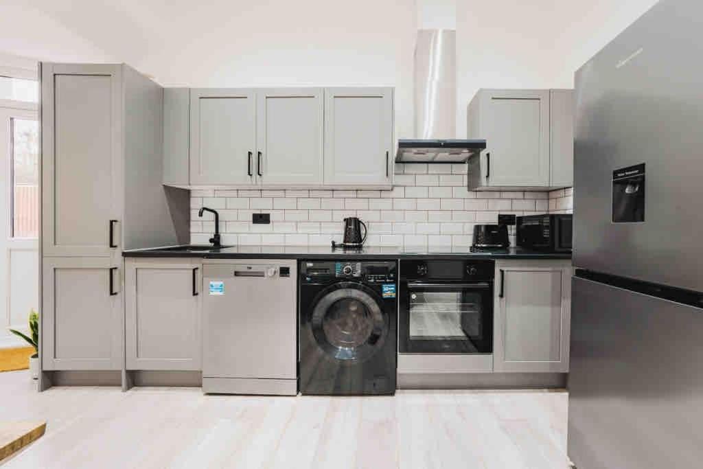 Modern 2 Bed Flat Near Wembley Stadium London