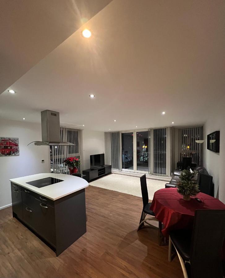 Royal Victoria Flat2 *