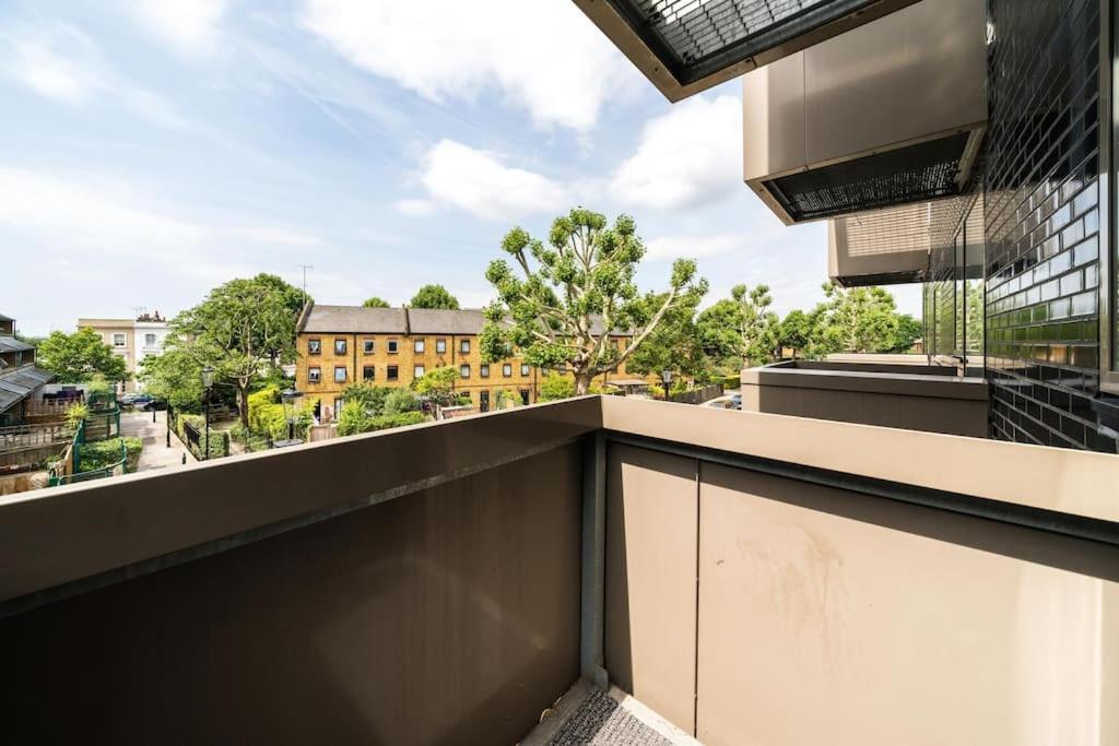 Apartment 2-bed 2-bath Flat Around The Corner From Portobello Market *