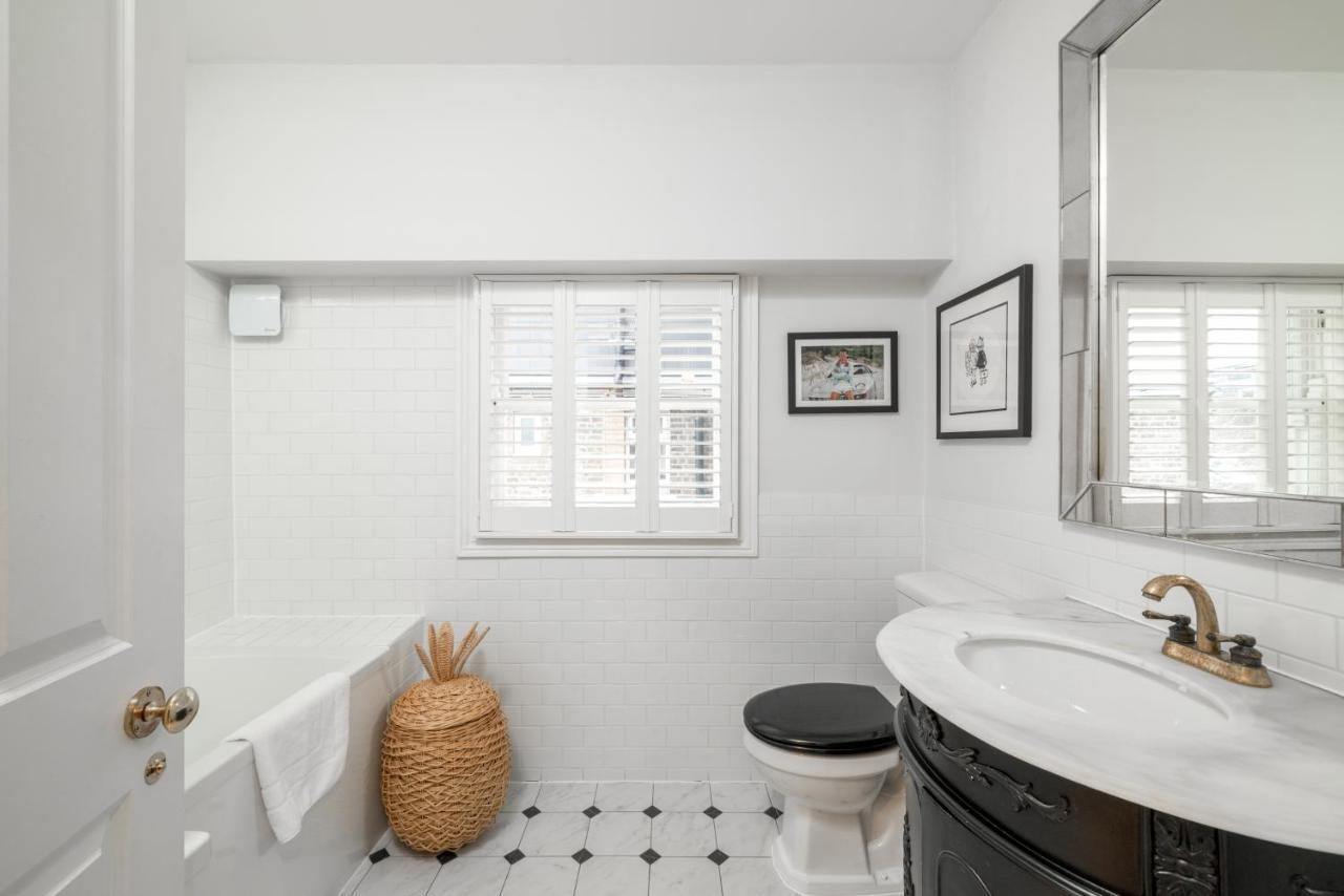 Joivy Splendid 4 Bed, 4 Bath House With Garden, Shepherds Bush Vakantiehuis Londen