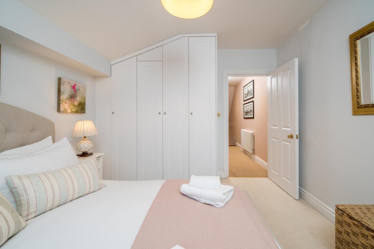 Joivy Splendid 4 Bed, 4 Bath House With Garden, Shepherds Bush * Londen