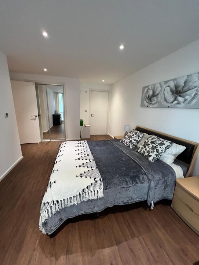 Royal Victoria Flat2 * London