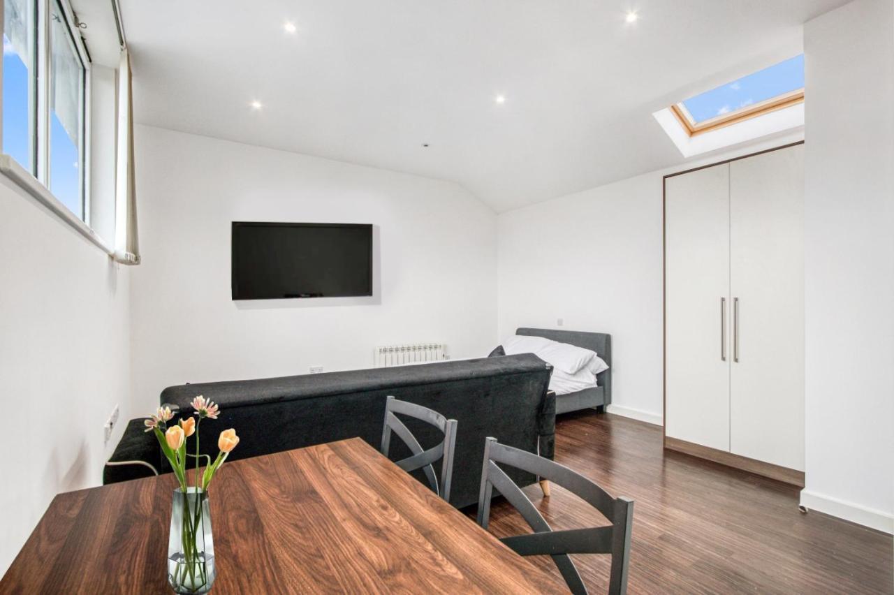 Stylish Studio By Heathrow Airport * Londen