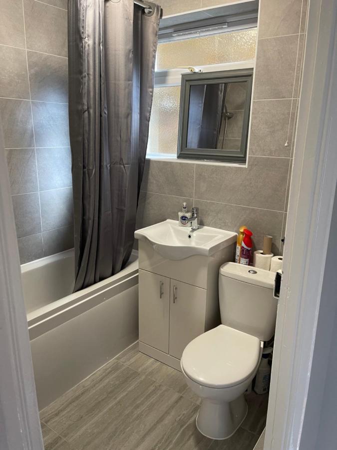 Entire Lovely 2 Bedroom With Private Garden & Free Street Parking London