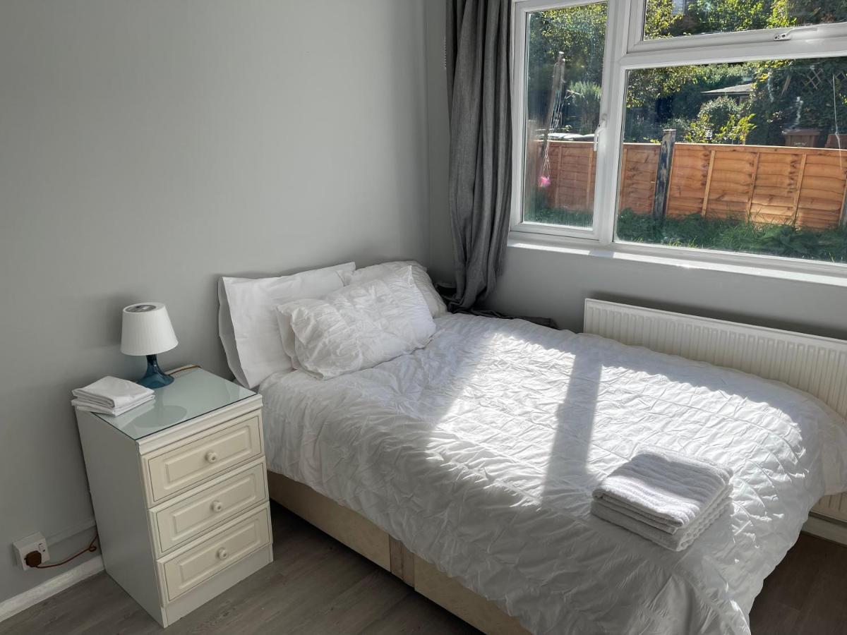 Apartment Entire Lovely 2 Bedroom With Private Garden & Free Street Parking London