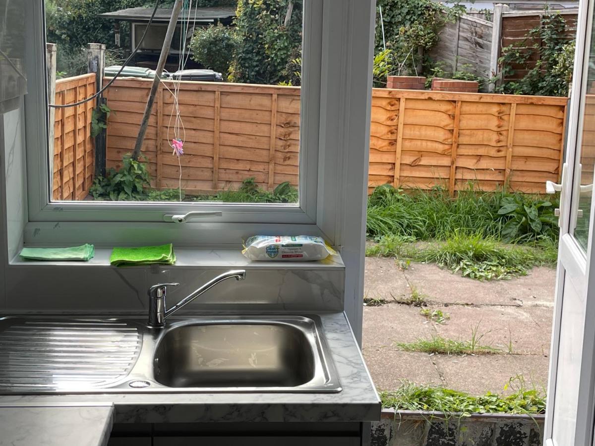 Apartment Entire Lovely 2 Bedroom With Private Garden & Free Street Parking