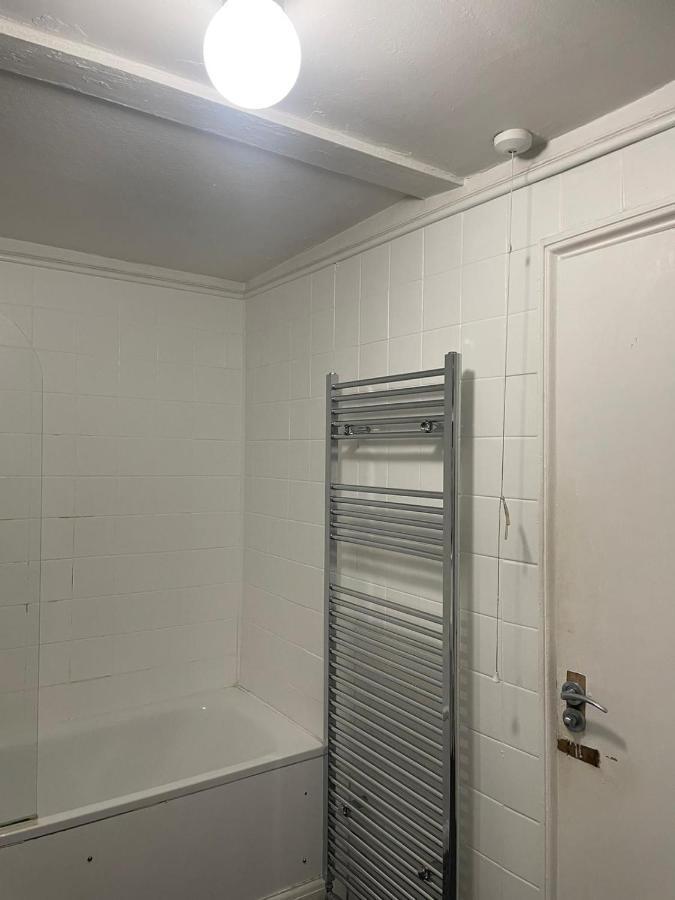Balham, South Spacious 1, 6 Available Homestay London