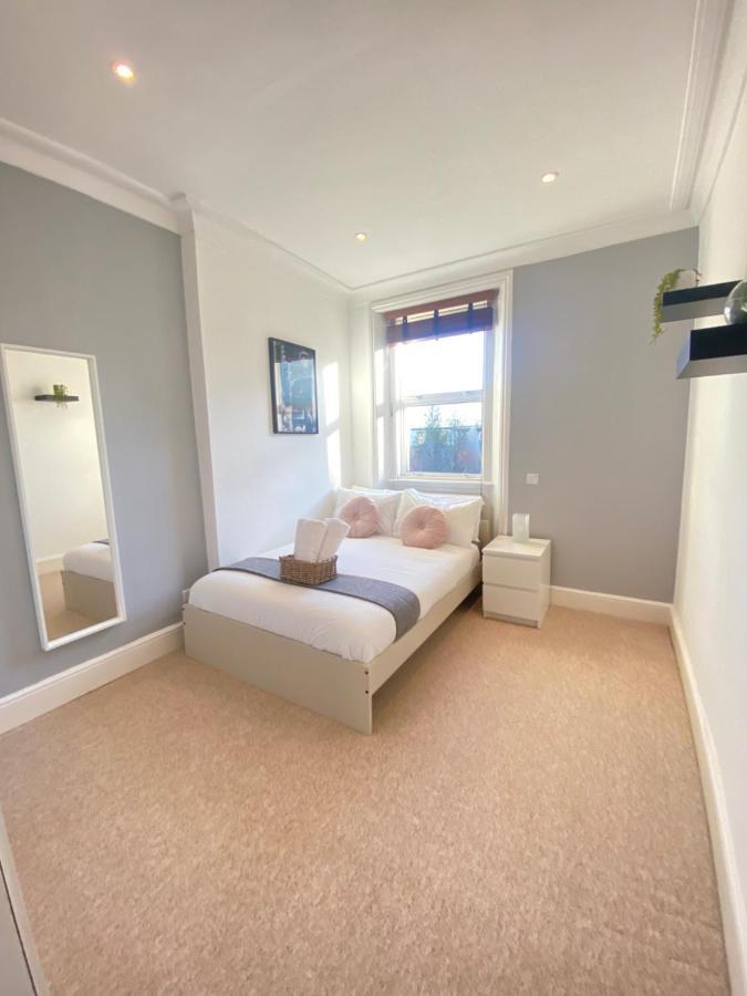 Leilighet Charming & Bright 2-bed Apt Close To Station London