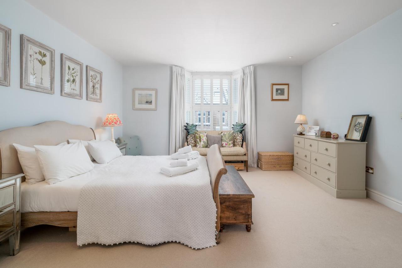 Joivy Splendid 4 Bed, 4 Bath House With Garden, Shepherds Bush Vakantiehuis Londen