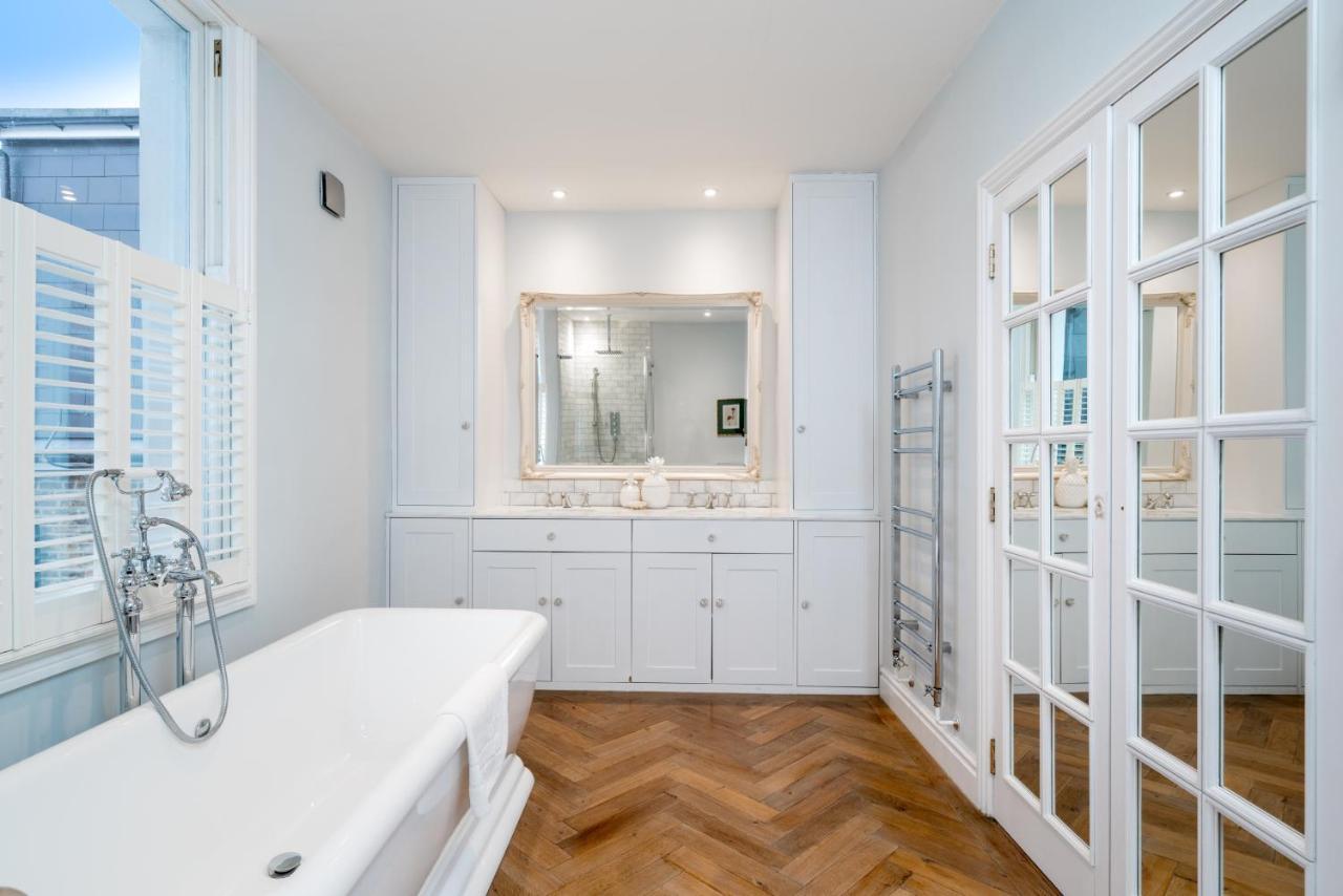 Joivy Splendid 4 Bed, 4 Bath House With Garden, Shepherds Bush Vakantiehuis