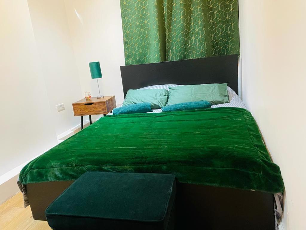 Luxury With Private Jacuzzi Hot Tub & Sauna * London