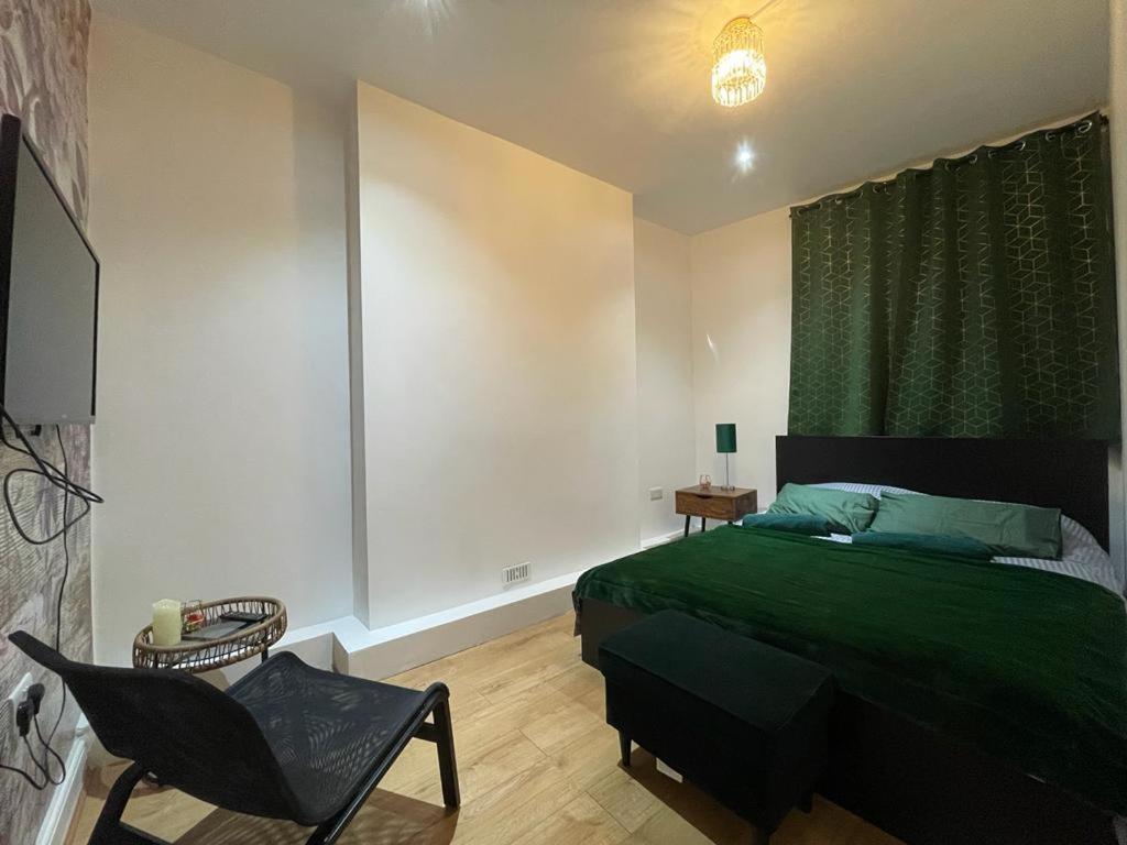 Apartment Luxury With Private Jacuzzi Hot Tub & Sauna *
