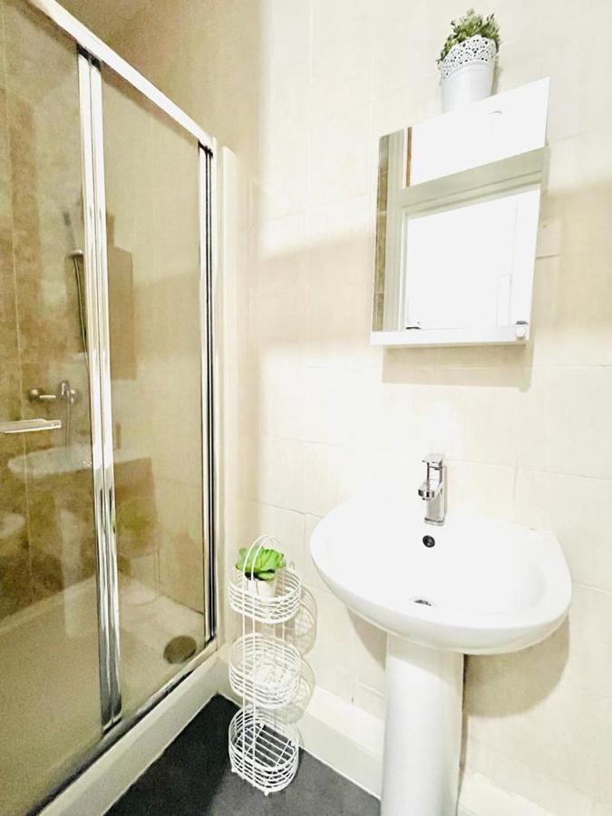 Apartment Luxury With Private Jacuzzi Hot Tub & Sauna *