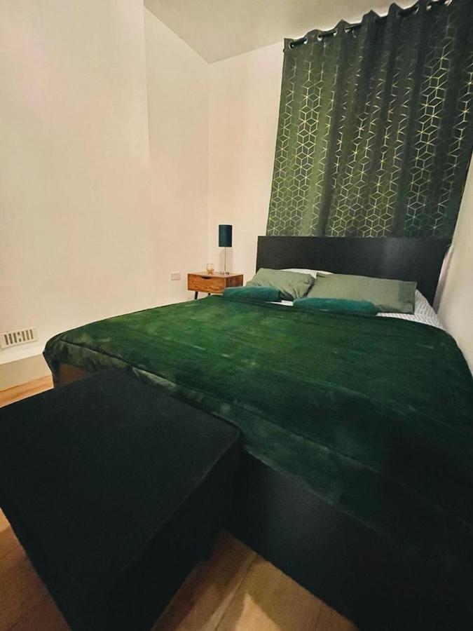 Luxury With Private Jacuzzi Hot Tub & Sauna Apartment London