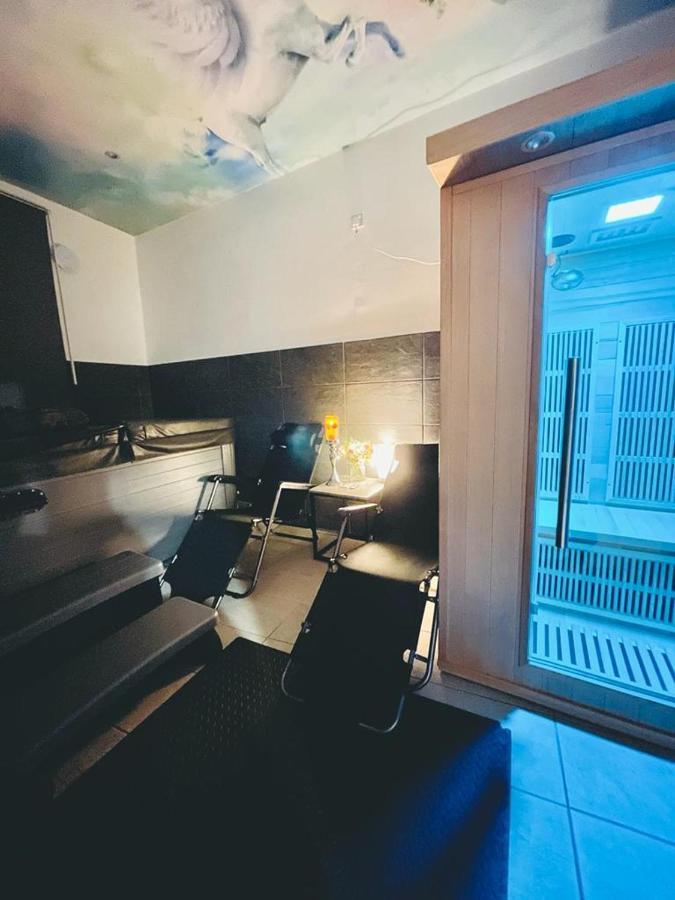 Apartment Luxury With Private Jacuzzi Hot Tub & Sauna London