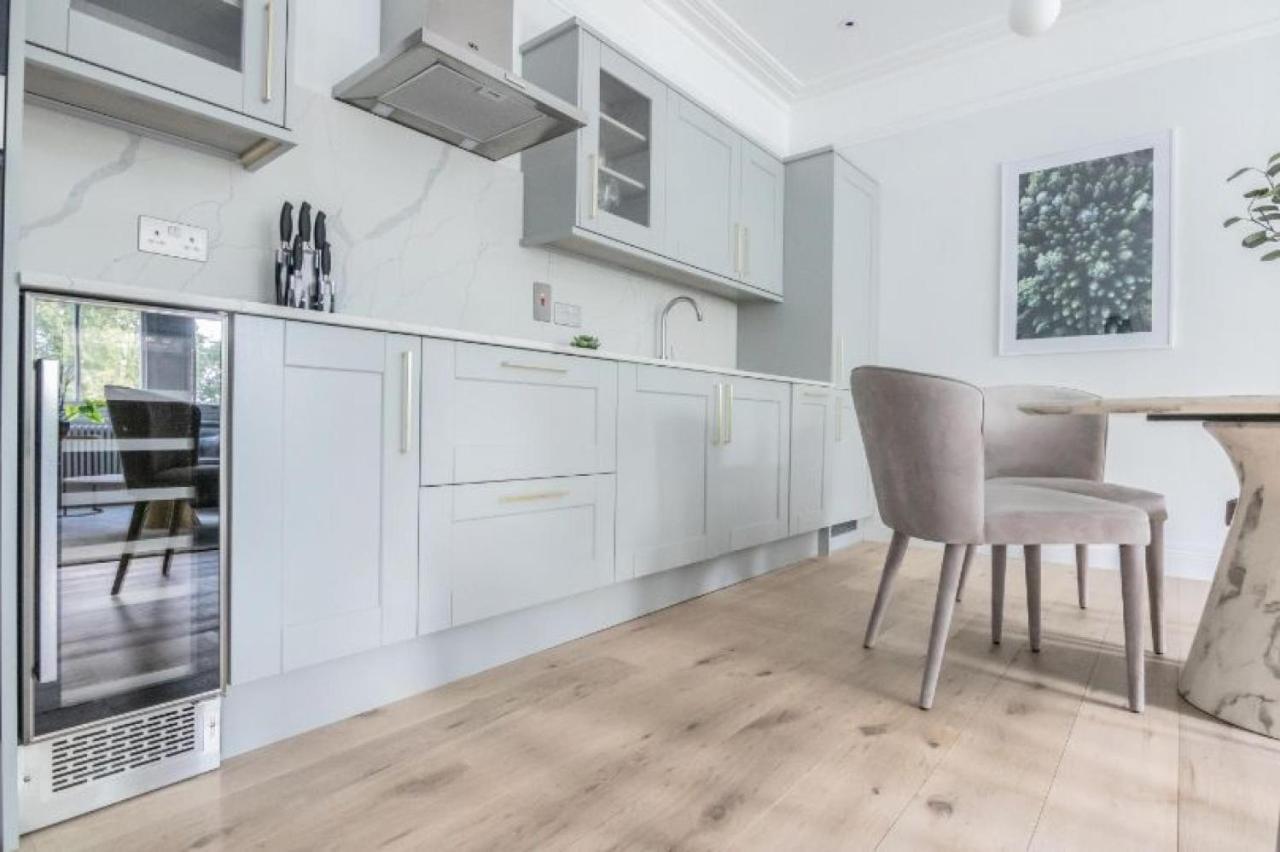 Royal Kensington In Cromwell Road * London