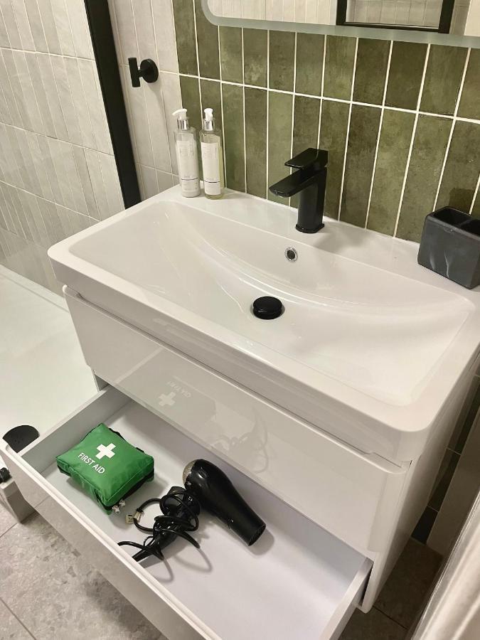Apartment Newly Refurbished 2 Bedroom In South