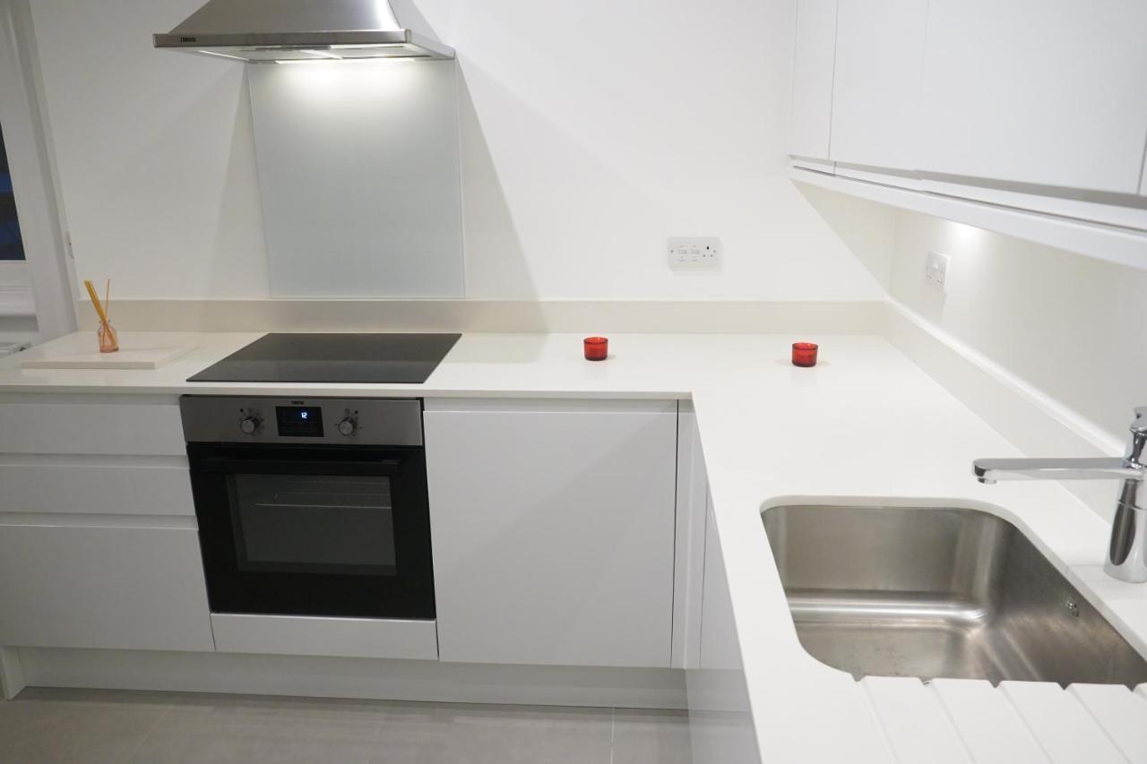 3 Bed 2 Bath Leilighet