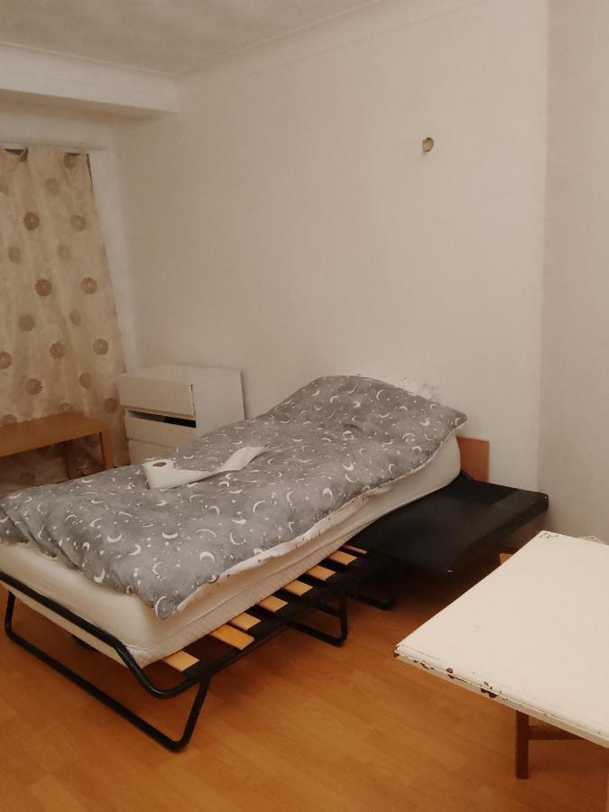 Private In 3 Bedroom Flat!! Vandrerhjem London