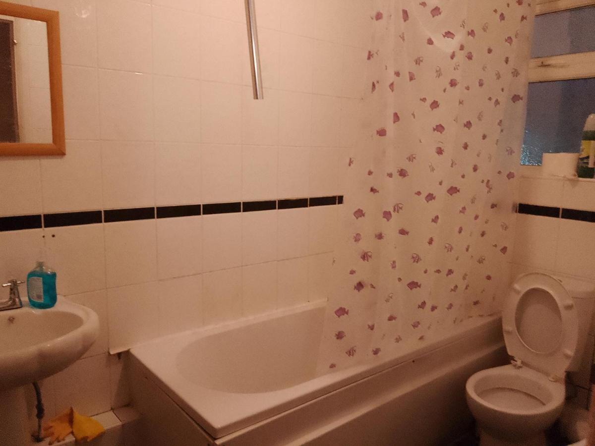 Private In 3 Bedroom Flat!! Vandrerhjem