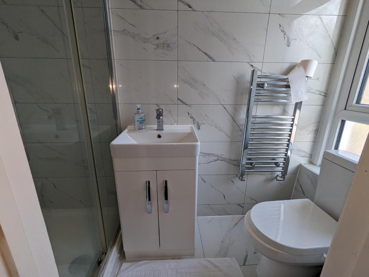 Mile End- Prime Location Gjestgiverier London