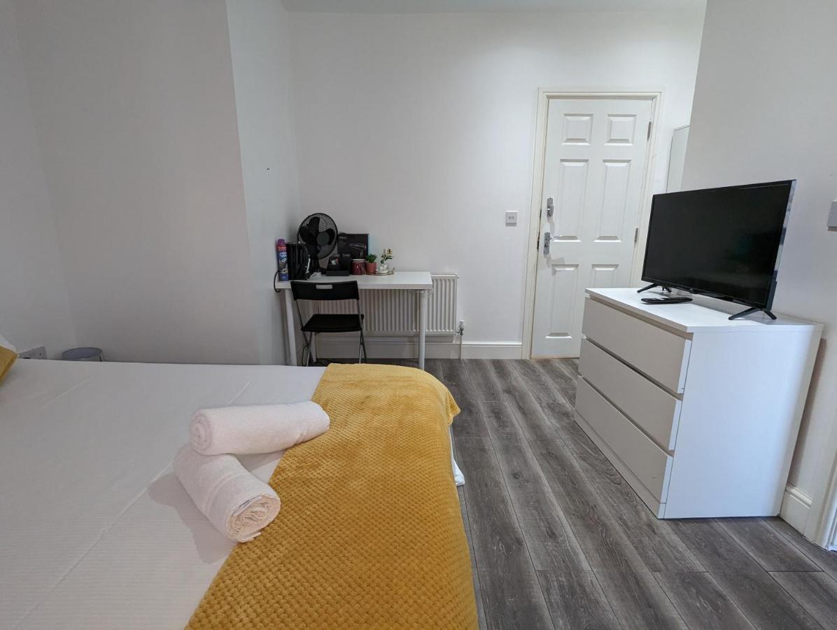 Mile End- Prime Location Guest house London