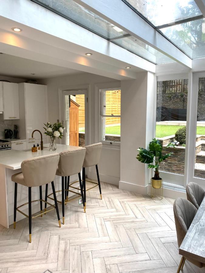 Modern Luxurious 3 Bed Flat With Private Garden & Bbq Appartement Londen