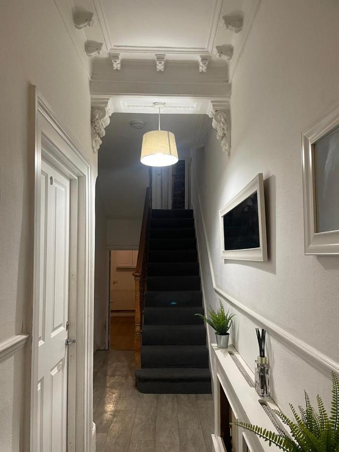 Balham, South Spacious 1, 6 Available Homestay London