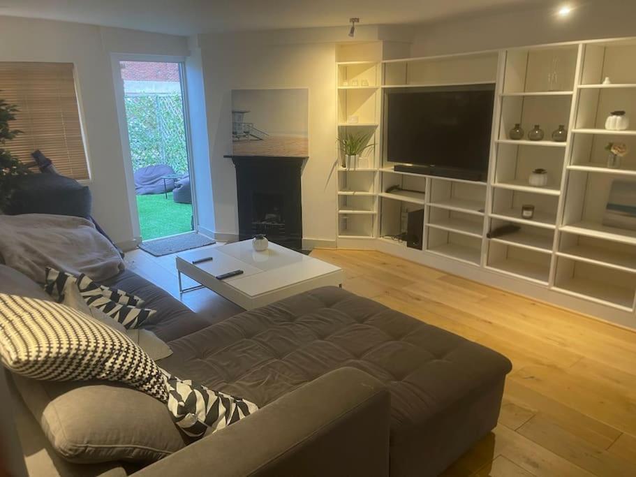Leilighet Spacious 2 Bedroom In The Heart Of Soho. London