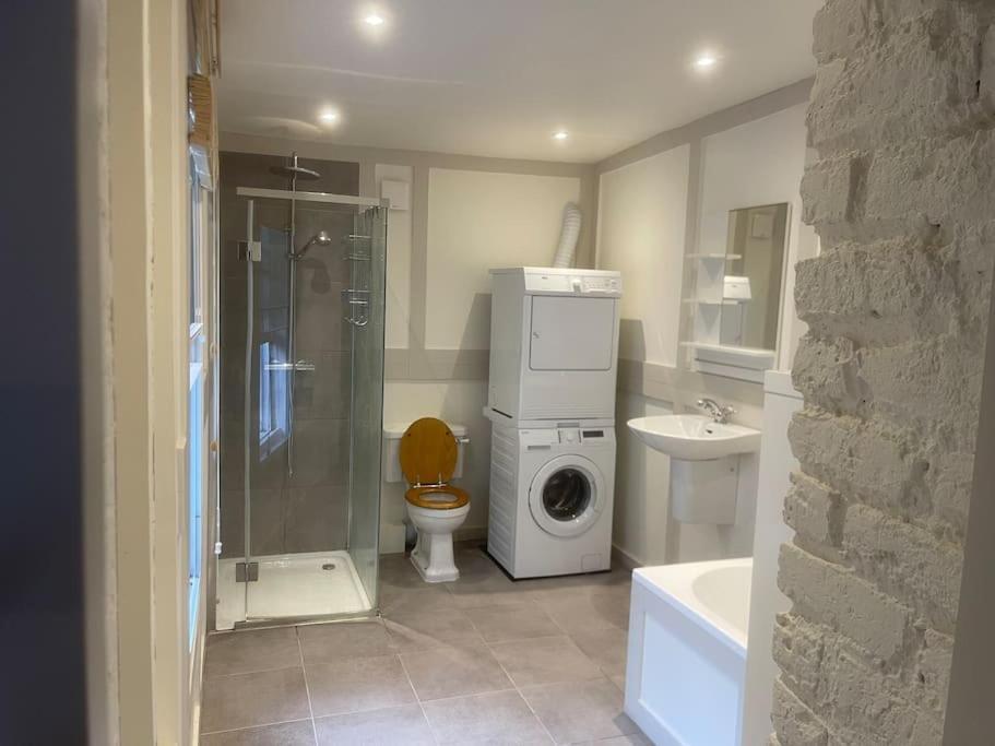 Spacious 2 Bedroom In The Heart Of Soho. Leilighet London