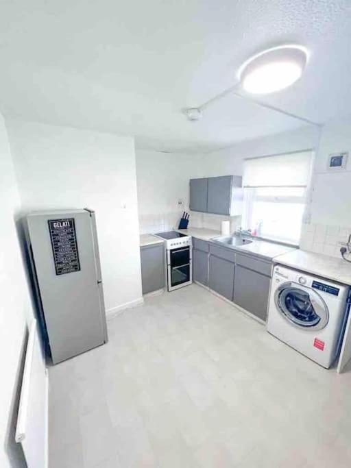 Spacious Two Bedroom Flat Apartment