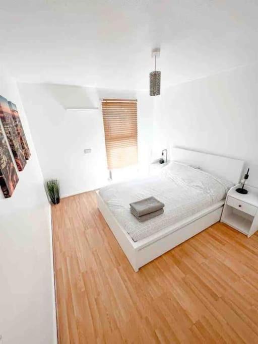 Spacious Two Bedroom Flat * London
