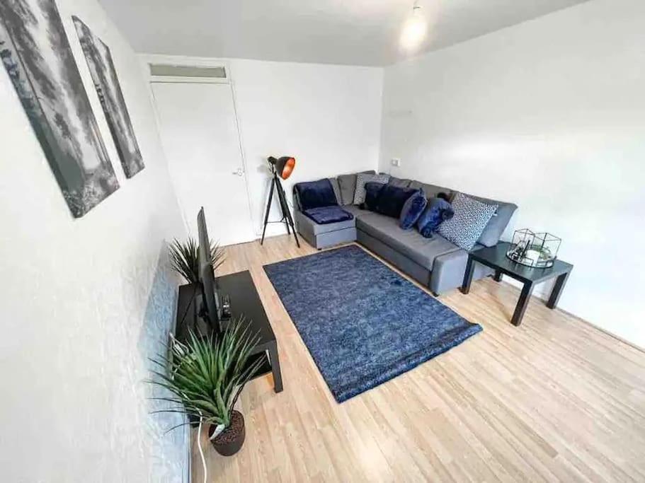 Spacious Two Bedroom Flat * London