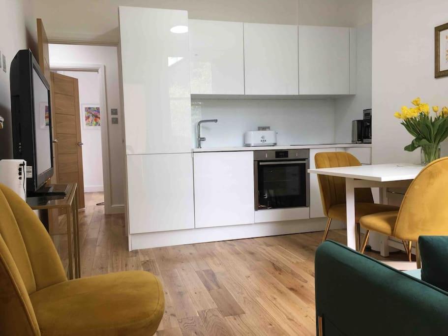 Newly Refurbished 2-bedroom Flat In Notting Hill Londen