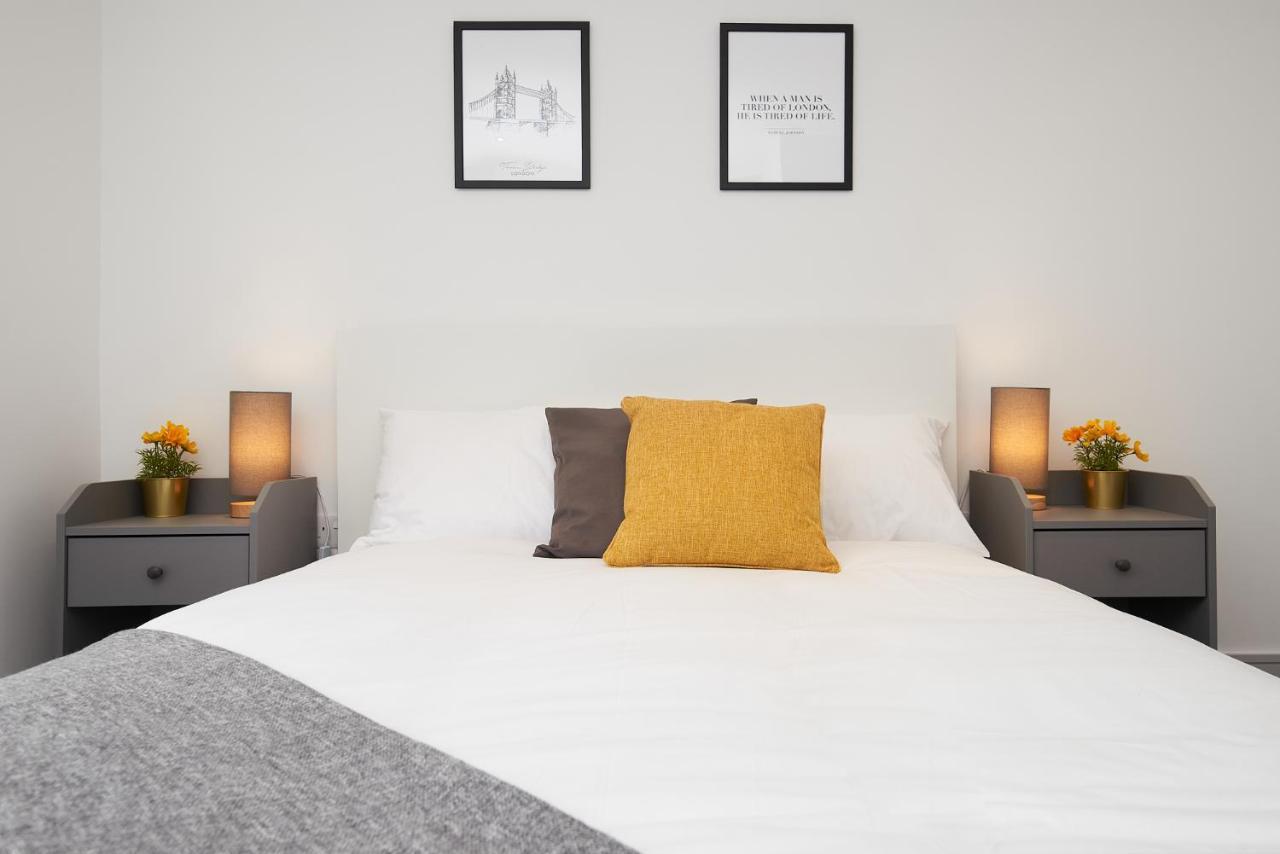 High Spec 2 Bed W/parking Available Apartamento