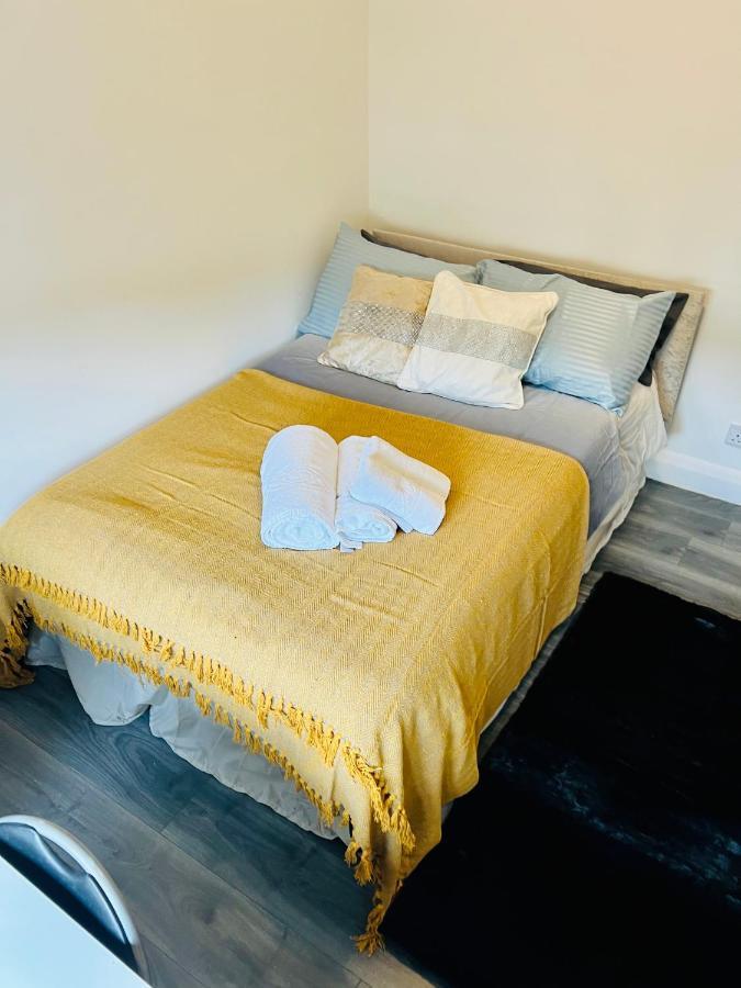 Beautiful Private In Willesden * Londen