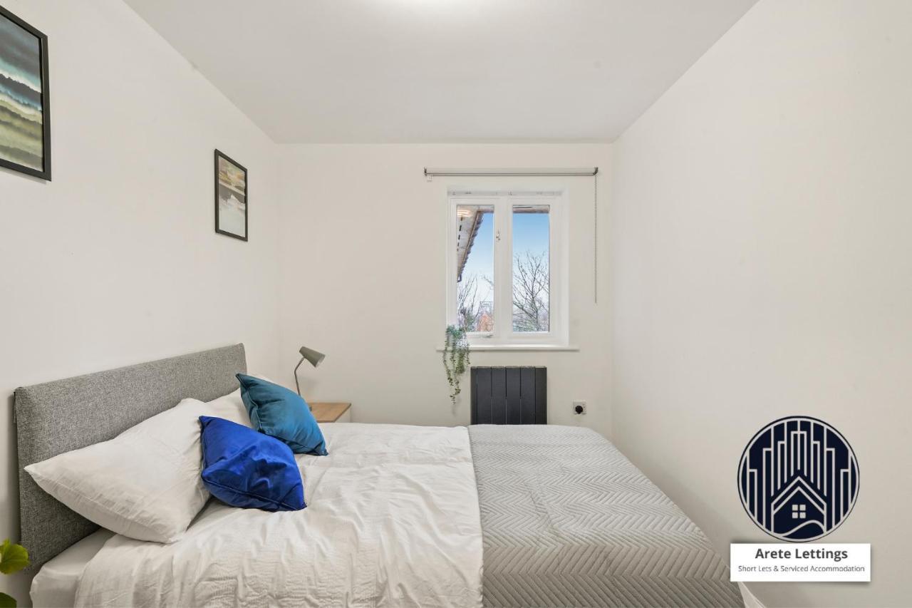 Family-friendly 2-bed, 2-bath Xmas - Book Now! Leilighet London