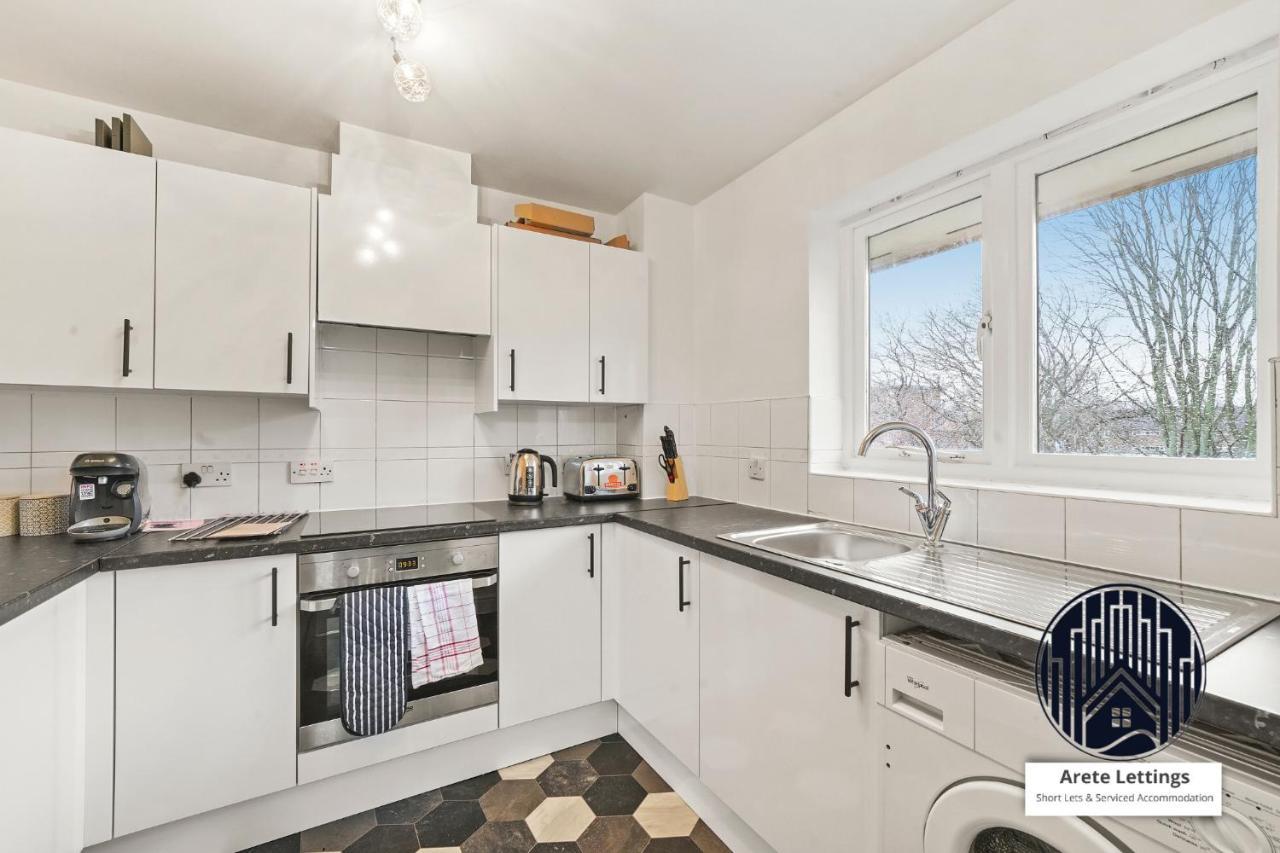 Family-friendly 2-bed, 2-bath Xmas - Book Now!