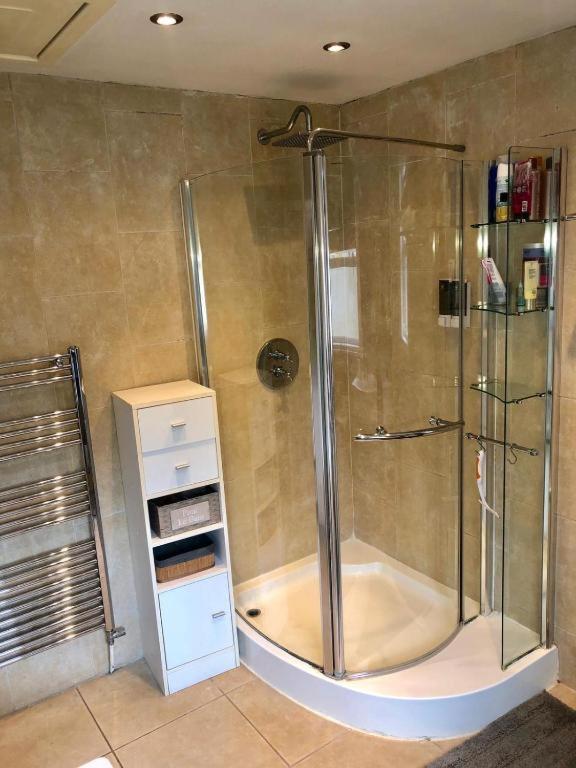 Heathfield Square Homestay London