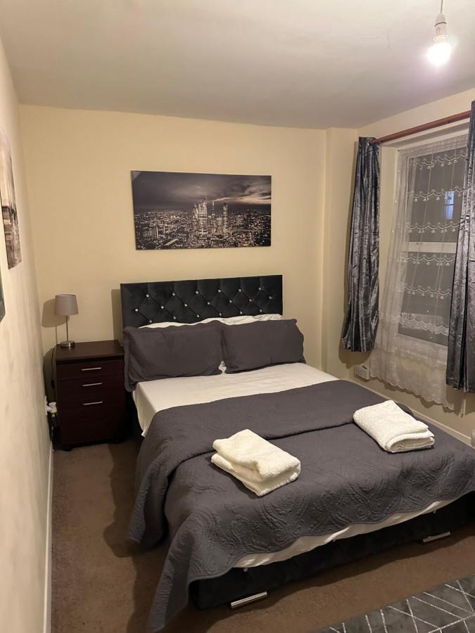 Amazing And Lovely 2- Bedroom First Floor Flat Leilighet London