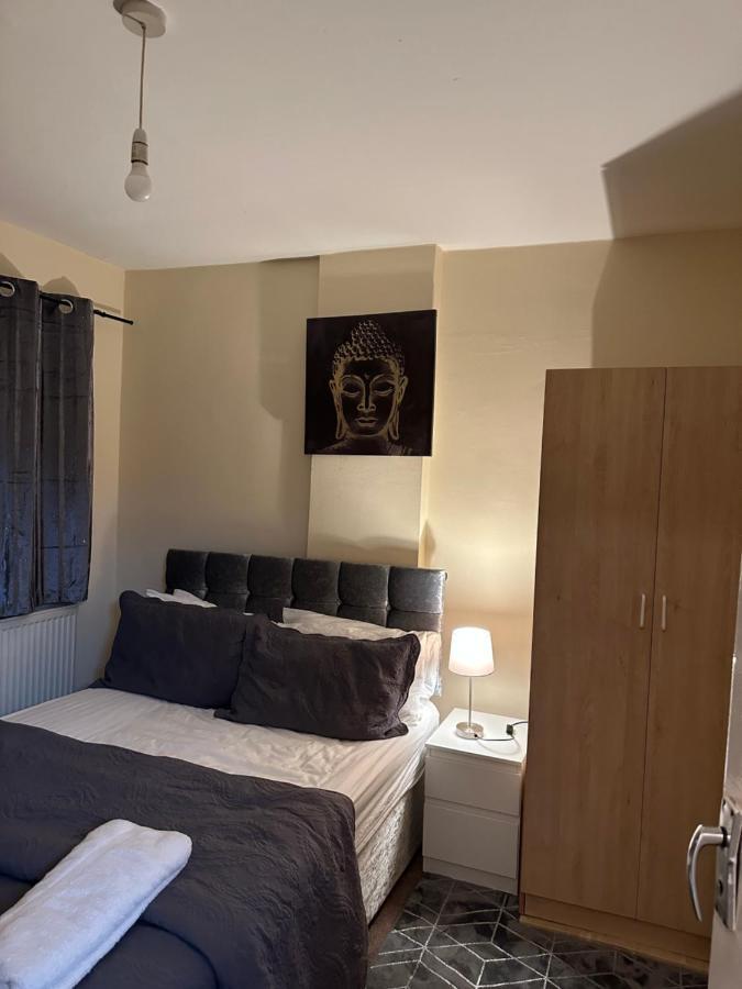 Amazing And Lovely 2- Bedroom First Floor Flat *