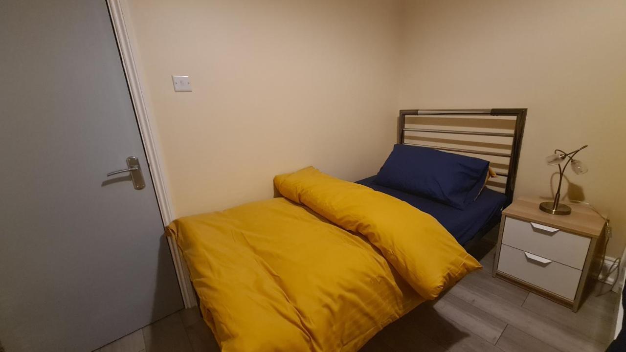Appartement Entire 2 Bedroom Home/flat In London, Line Londen