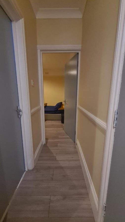 Appartement Entire 2 Bedroom Home/flat In London, Line Londen
