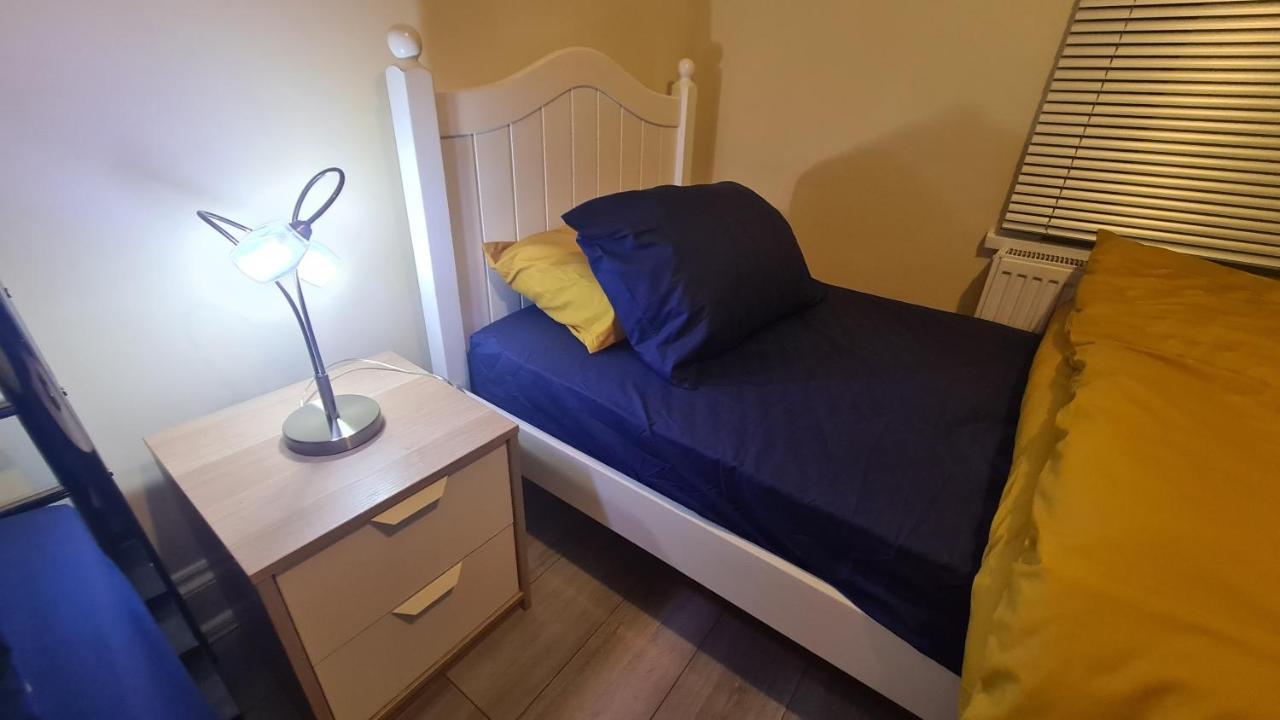Appartement Entire 2 Bedroom Home/flat In London, Line Londen