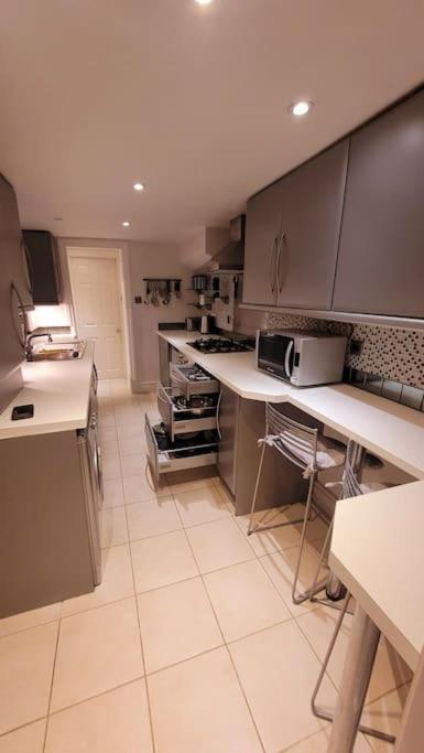 Spacious 2 Bedroom Flat In Baker Street Apartamento Londres
