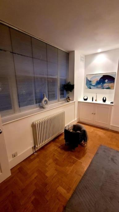Spacious 2 Bedroom Flat In Baker Street London