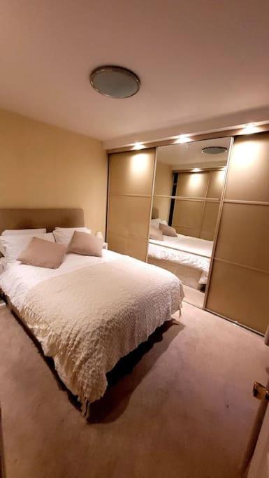 Spacious 2 Bedroom Flat In Baker Street Apartamento *