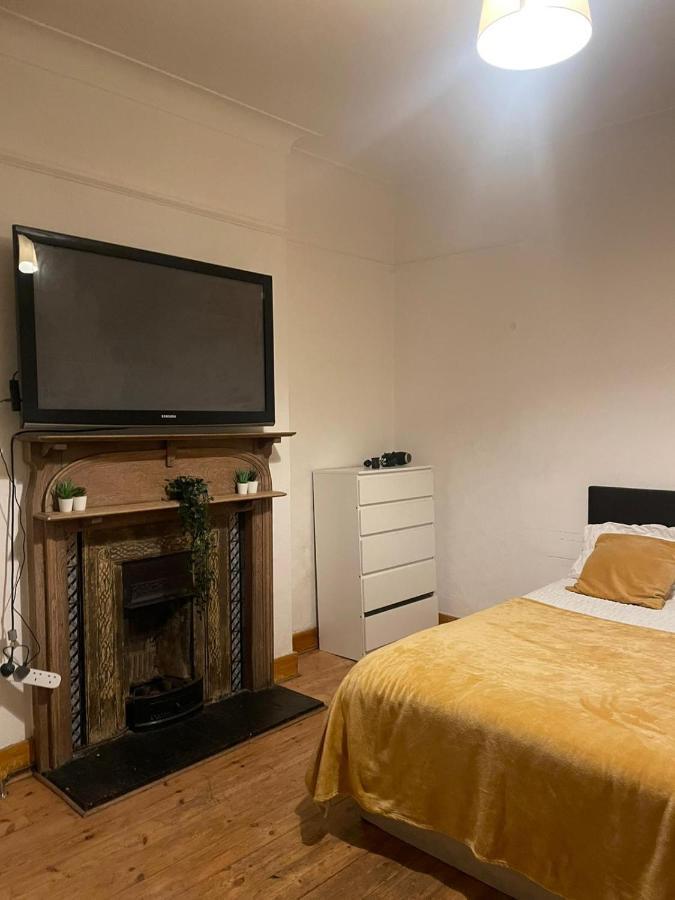Balham, South Spacious 1, 6 Available Homestay London